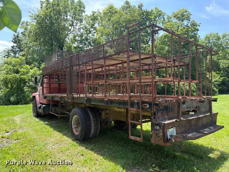 image for item FC3230 1981 International flatbed truck