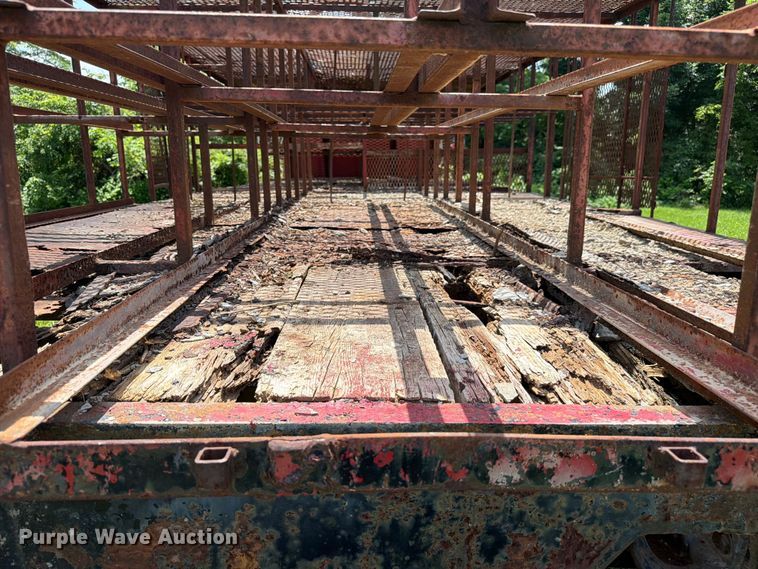 image for item FC3230 1981 International flatbed truck