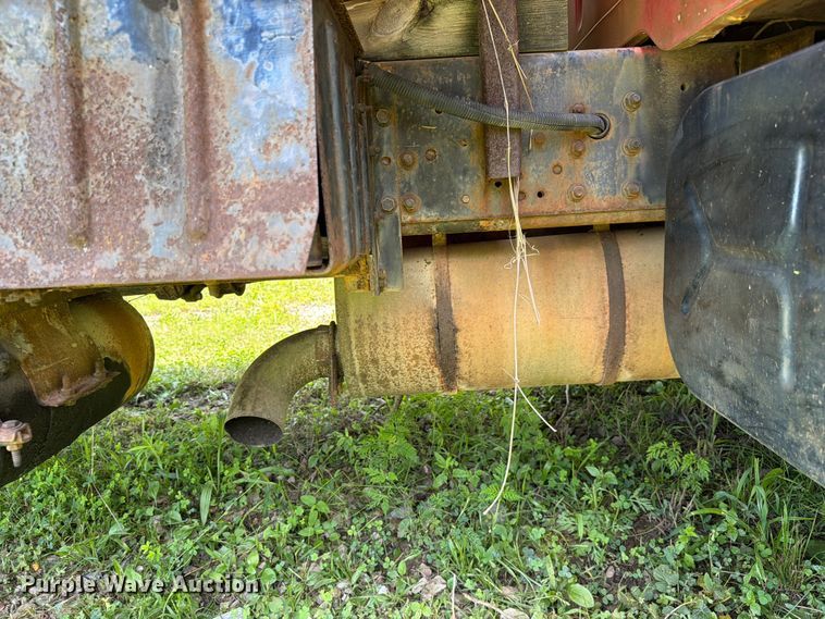image for item FC3230 1981 International flatbed truck
