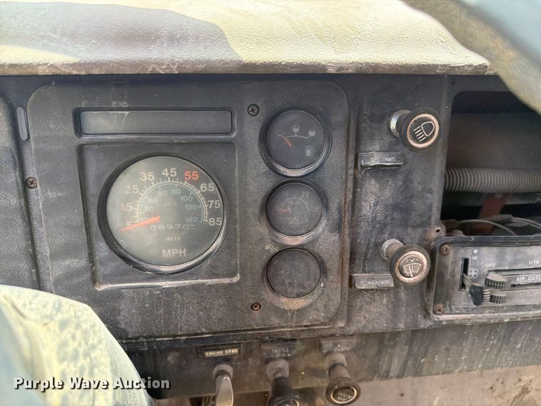 image for item FC3230 1981 International flatbed truck