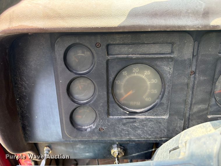 image for item FC3230 1981 International flatbed truck