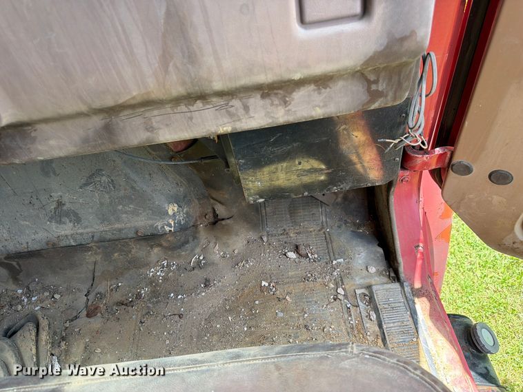 image for item FC3230 1981 International flatbed truck