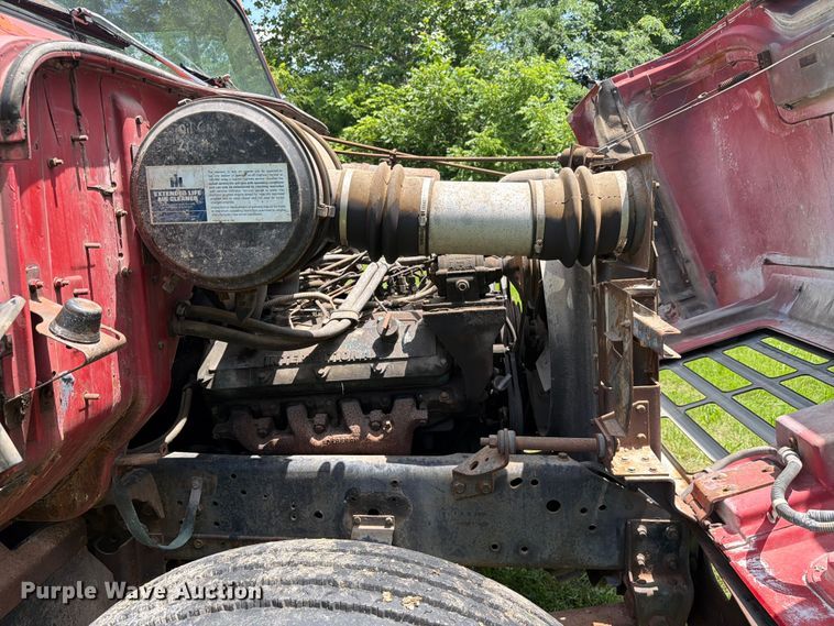 image for item FC3230 1981 International flatbed truck