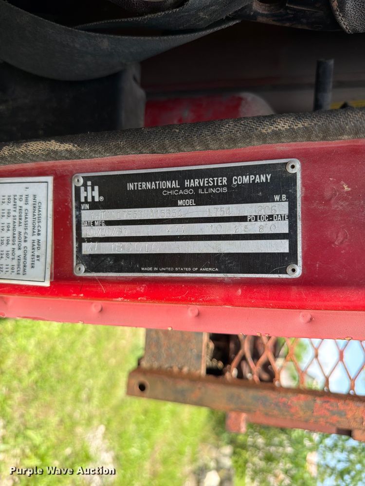 image for item FC3230 1981 International flatbed truck