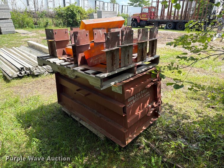 image for item FC3232 Concrete retaining block mold.