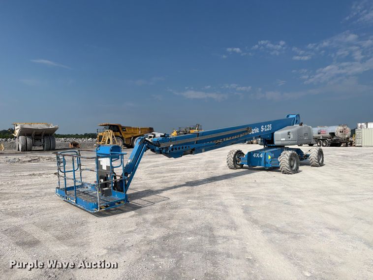 image for item FC3240 2011 Genie S-125 boom lift