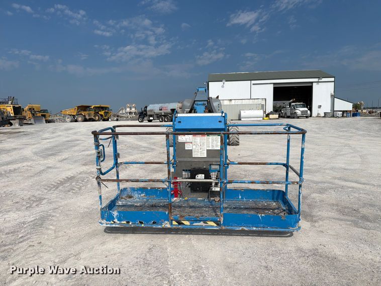 image for item FC3240 2011 Genie S-125 boom lift