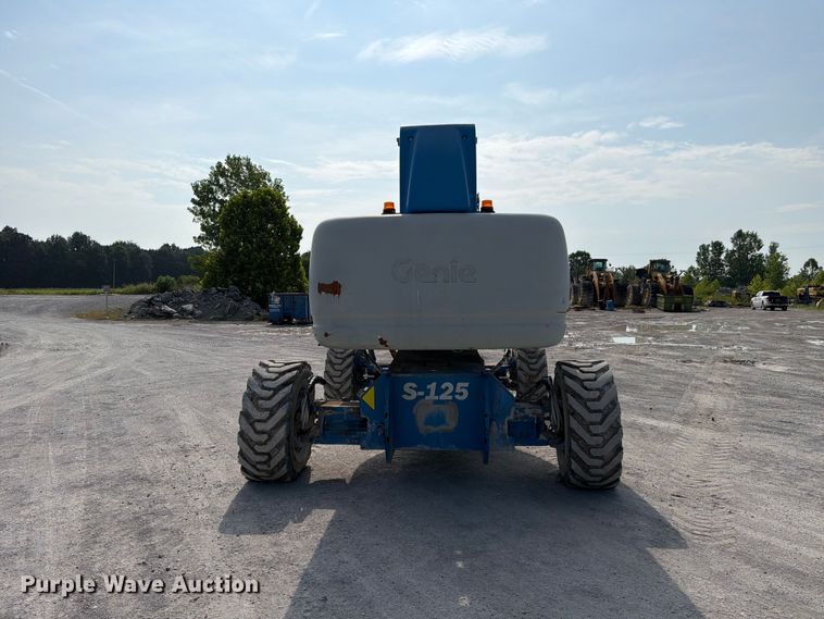 image for item FC3240 2011 Genie S-125 boom lift