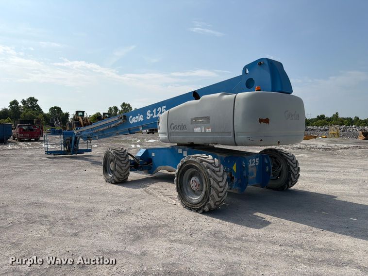 image for item FC3240 2011 Genie S-125 boom lift
