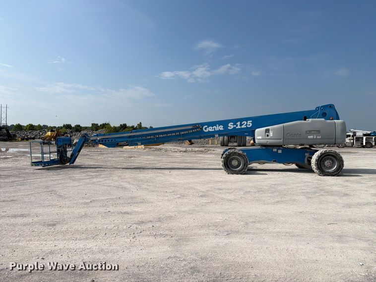 image for item FC3240 2011 Genie S-125 boom lift
