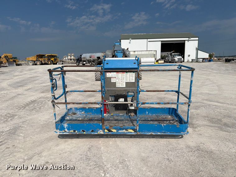 image for item FC3240 2011 Genie S-125 boom lift