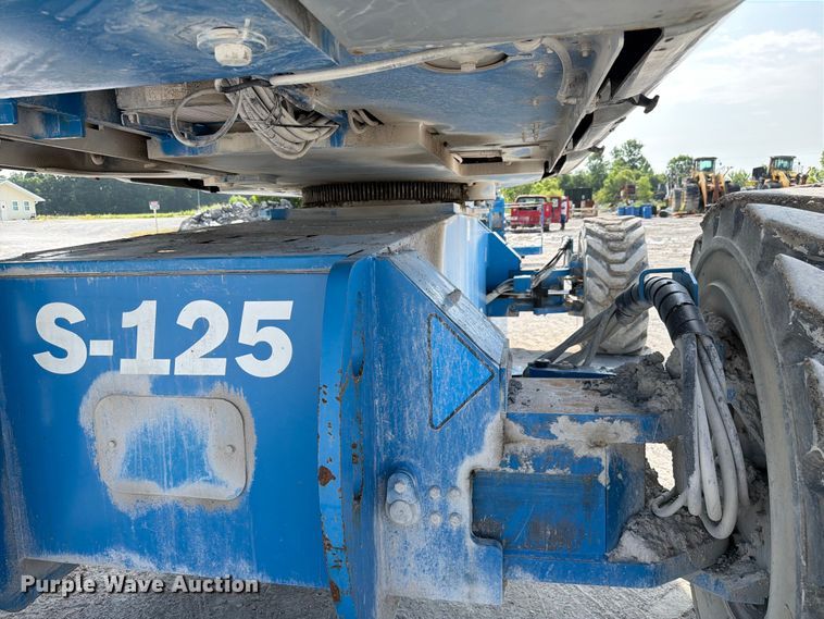 image for item FC3240 2011 Genie S-125 boom lift