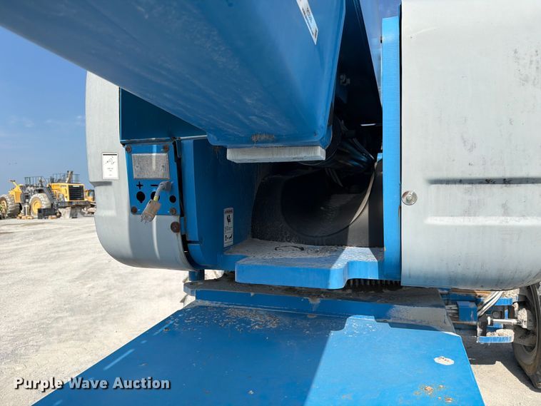 image for item FC3240 2011 Genie S-125 boom lift