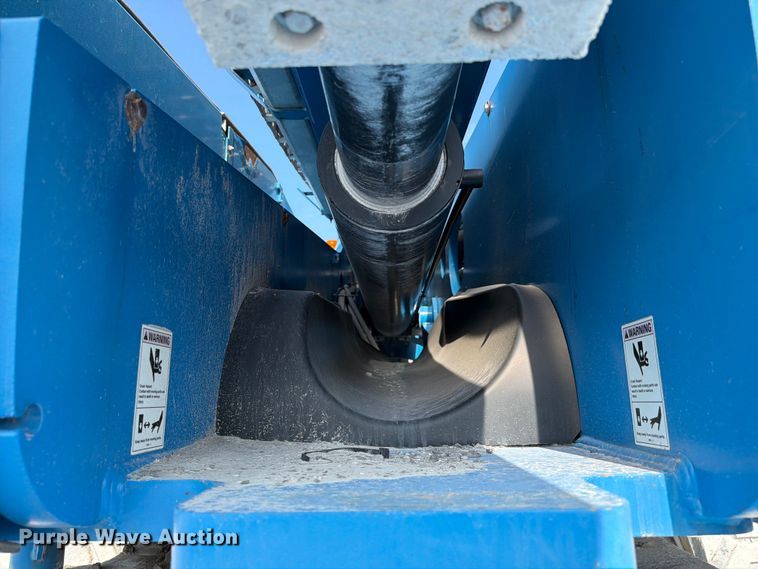 image for item FC3240 2011 Genie S-125 boom lift