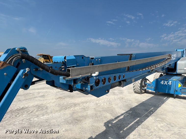 image for item FC3240 2011 Genie S-125 boom lift