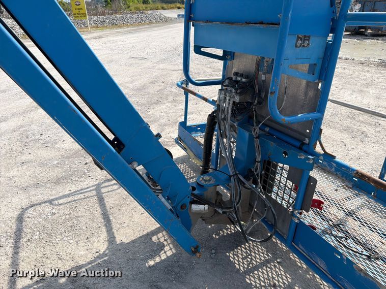 image for item FC3240 2011 Genie S-125 boom lift
