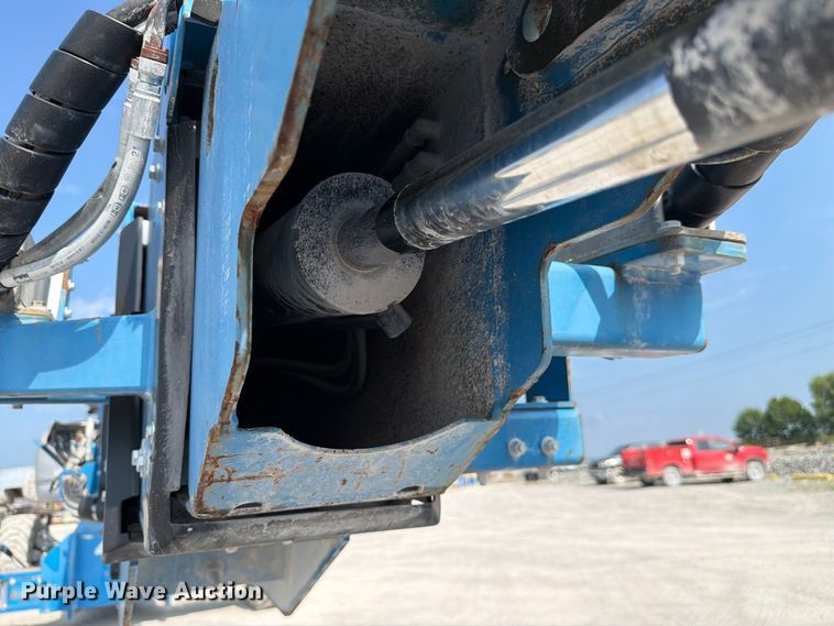 image for item FC3240 2011 Genie S-125 boom lift