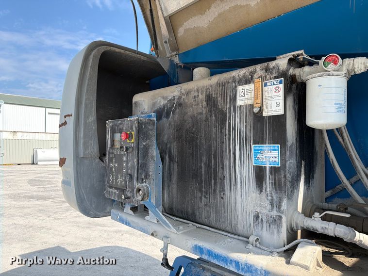 image for item FC3240 2011 Genie S-125 boom lift