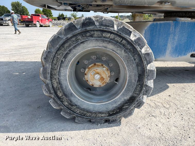 image for item FC3240 2011 Genie S-125 boom lift