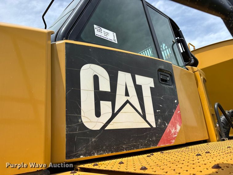 image for item FG0475 2015 Caterpillar 745C articulated water truck