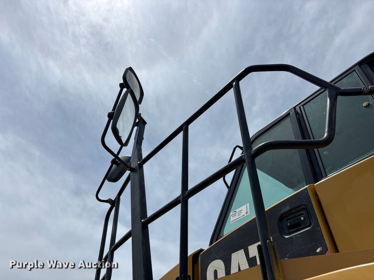 image for item FG0475 2015 Caterpillar 745C articulated water truck