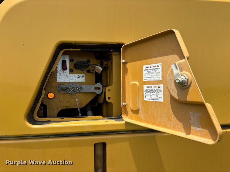 image for item FG0475 2015 Caterpillar 745C articulated water truck