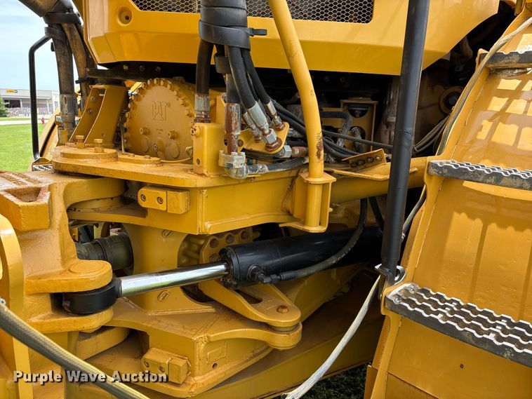 image for item FG0475 2015 Caterpillar 745C articulated water truck