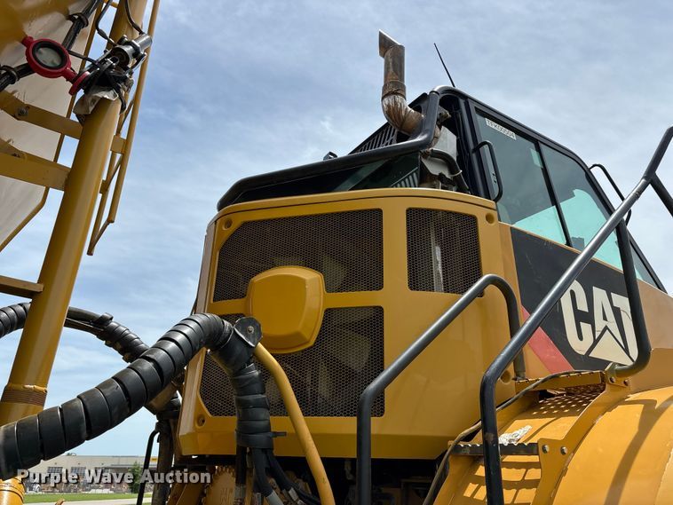 image for item FG0475 2015 Caterpillar 745C articulated water truck