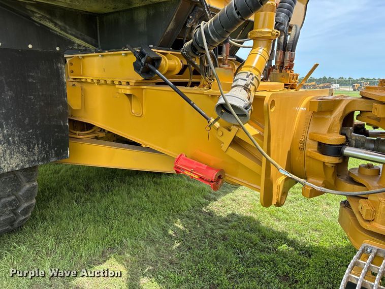 image for item FG0475 2015 Caterpillar 745C articulated water truck