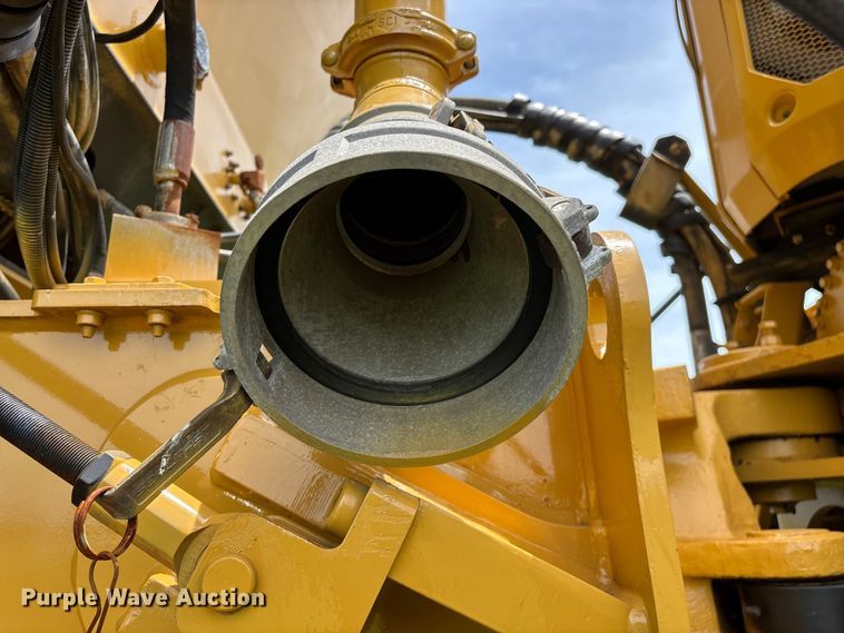 image for item FG0475 2015 Caterpillar 745C articulated water truck