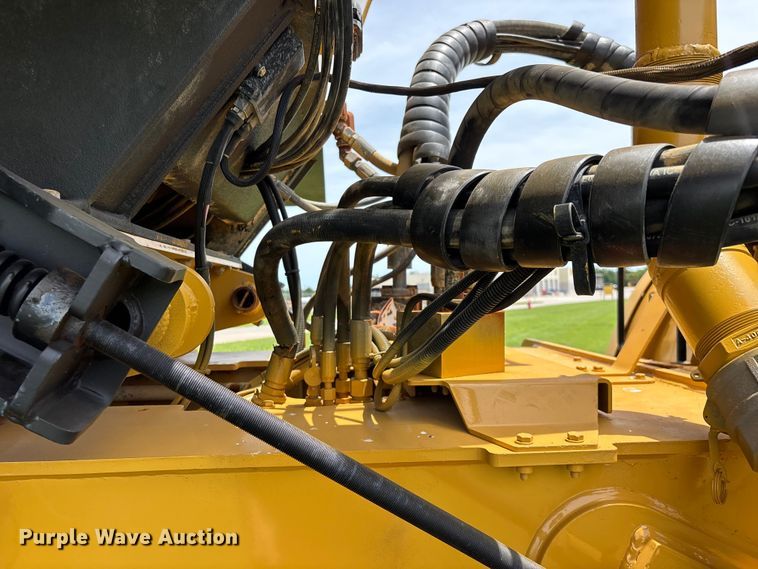 image for item FG0475 2015 Caterpillar 745C articulated water truck