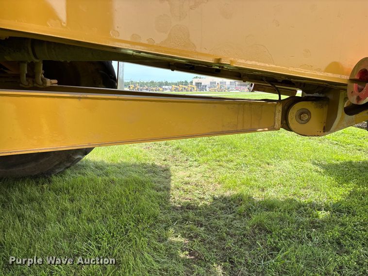 image for item FG0475 2015 Caterpillar 745C articulated water truck