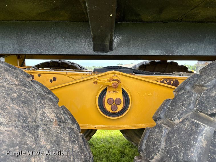 image for item FG0475 2015 Caterpillar 745C articulated water truck