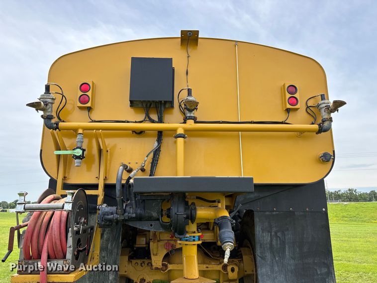 image for item FG0475 2015 Caterpillar 745C articulated water truck