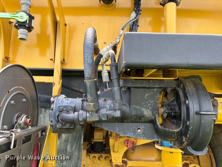 image for item FG0475 2015 Caterpillar 745C articulated water truck