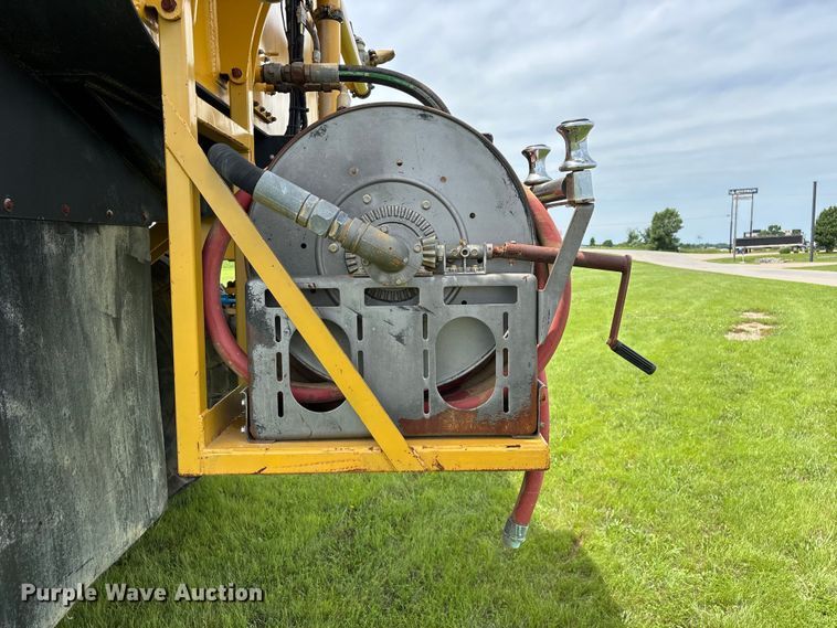 image for item FG0475 2015 Caterpillar 745C articulated water truck