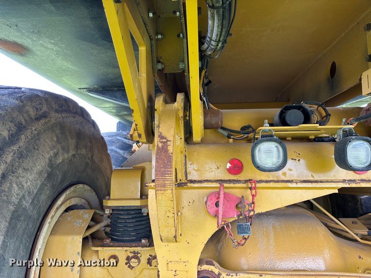 image for item FG0475 2015 Caterpillar 745C articulated water truck