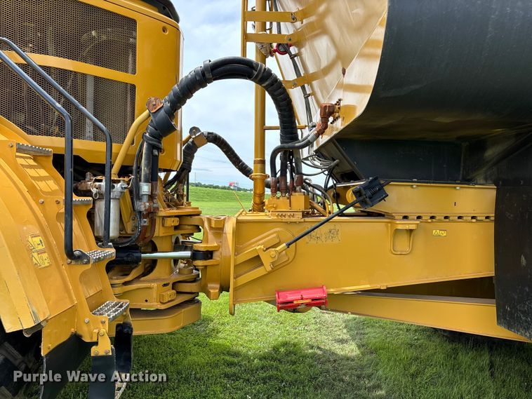 image for item FG0475 2015 Caterpillar 745C articulated water truck
