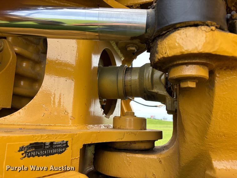 image for item FG0475 2015 Caterpillar 745C articulated water truck