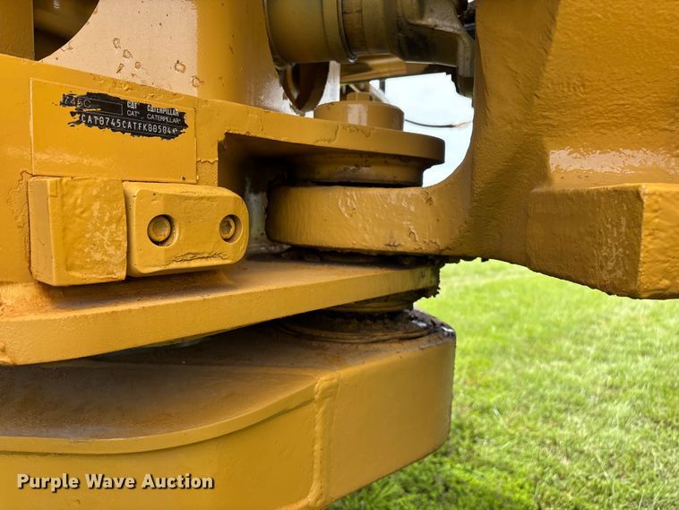 image for item FG0475 2015 Caterpillar 745C articulated water truck