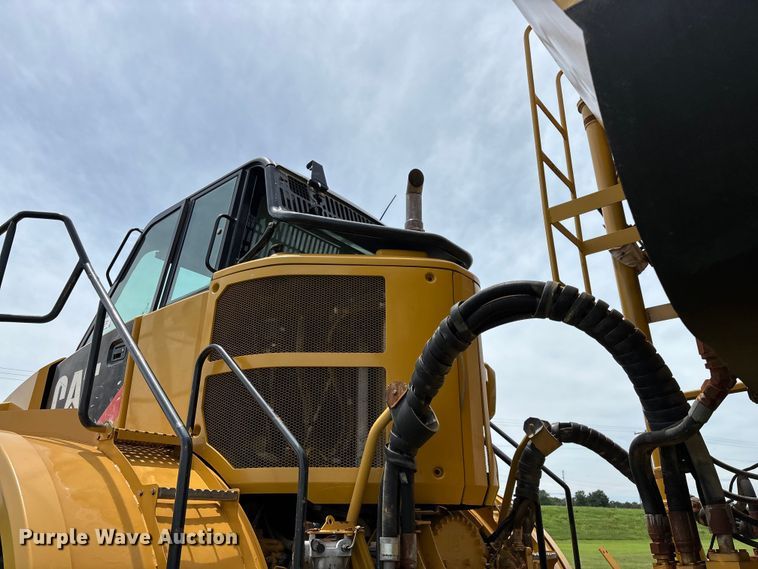 image for item FG0475 2015 Caterpillar 745C articulated water truck