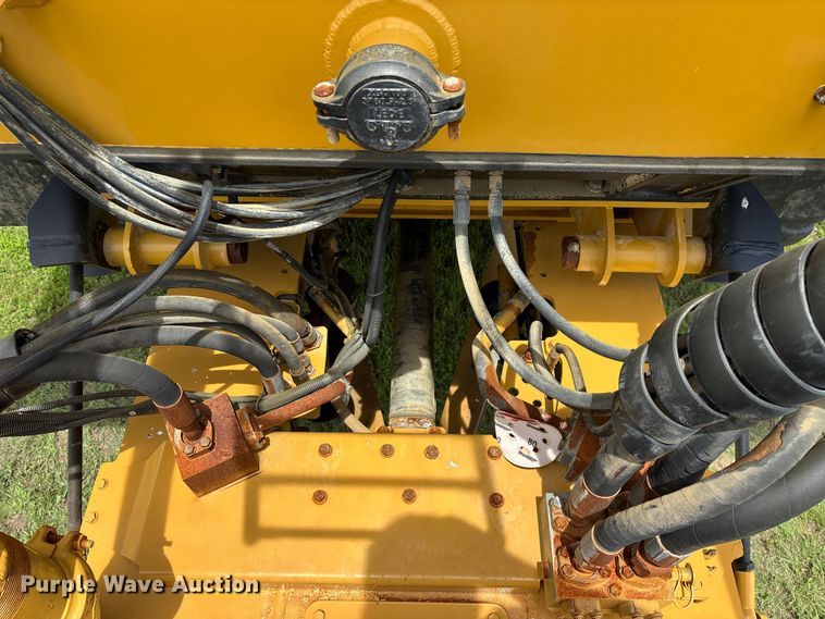 image for item FG0475 2015 Caterpillar 745C articulated water truck