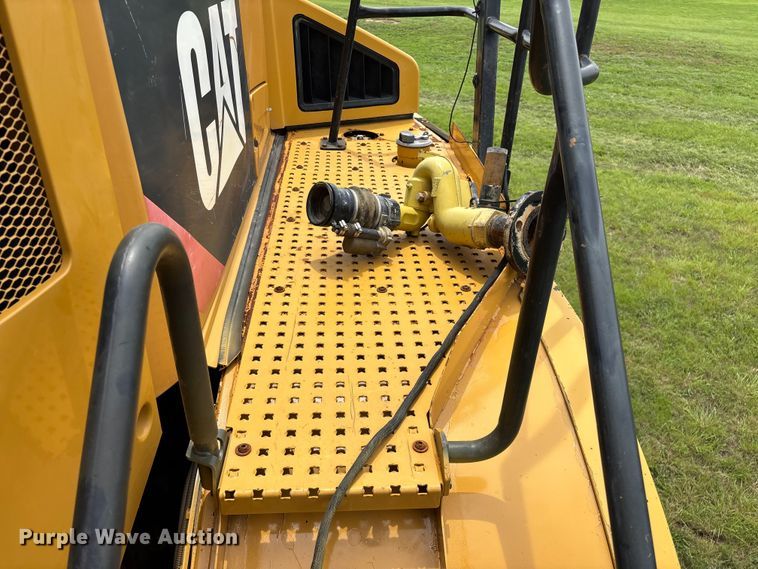 image for item FG0475 2015 Caterpillar 745C articulated water truck