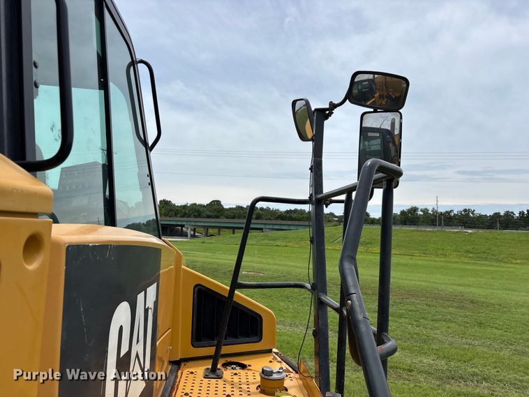 image for item FG0475 2015 Caterpillar 745C articulated water truck