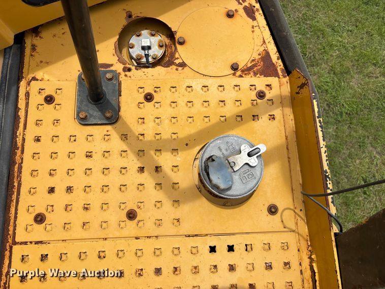 image for item FG0475 2015 Caterpillar 745C articulated water truck