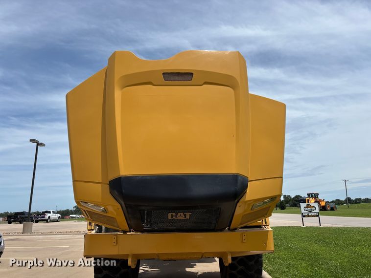 image for item FG0475 2015 Caterpillar 745C articulated water truck