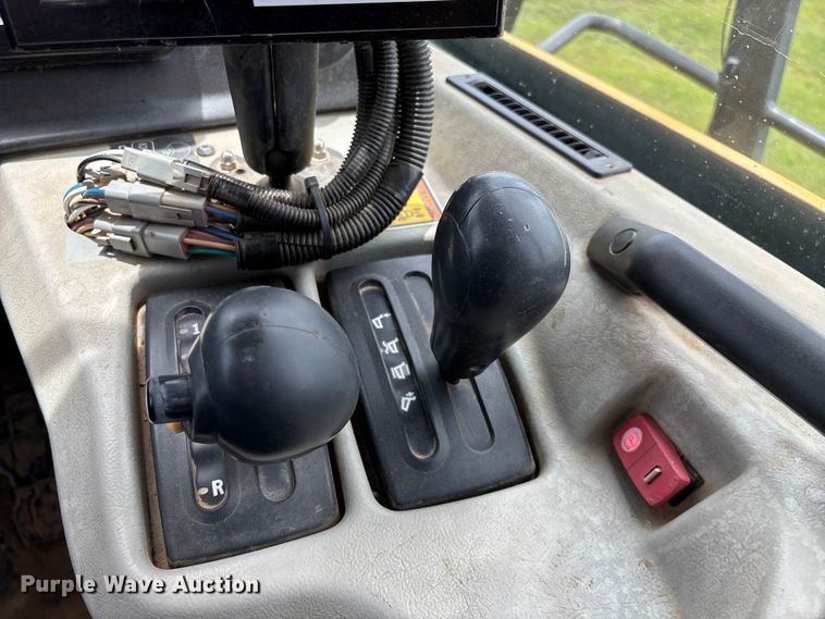 image for item FG0475 2015 Caterpillar 745C articulated water truck