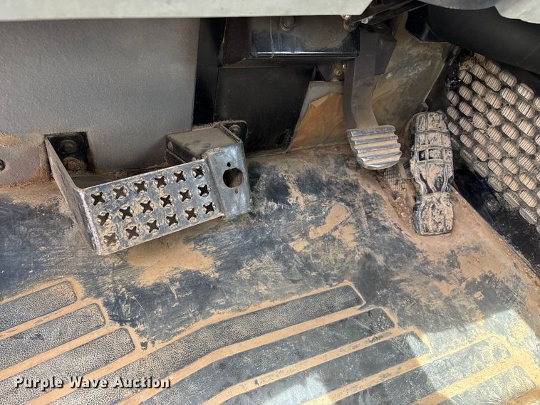 image for item FG0475 2015 Caterpillar 745C articulated water truck