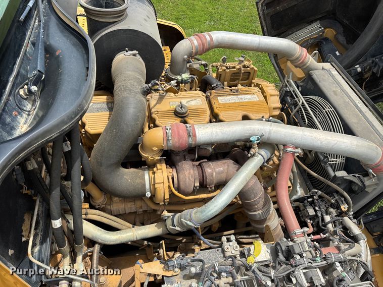 image for item FG0475 2015 Caterpillar 745C articulated water truck