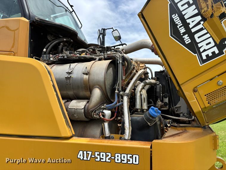 image for item FG0475 2015 Caterpillar 745C articulated water truck